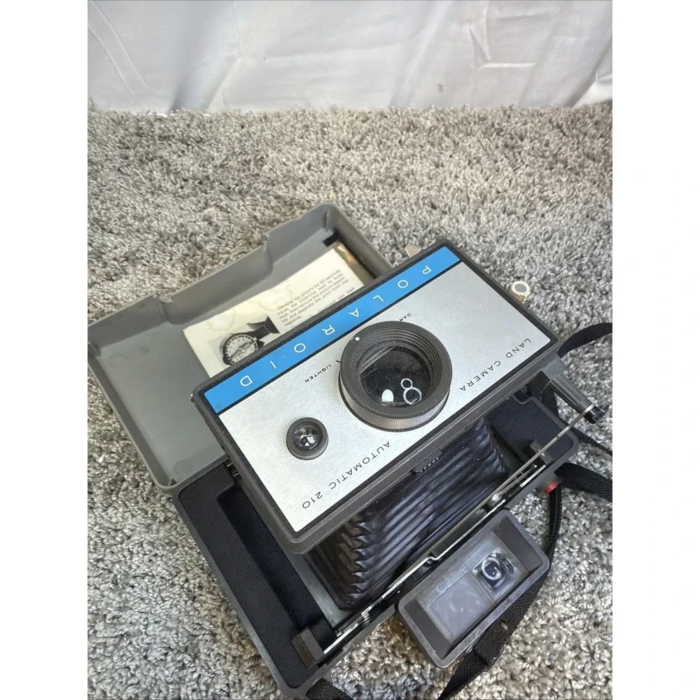 Vintage Polaroid Automatic 100 Land Camera Model Antique 1963-1966 Untested